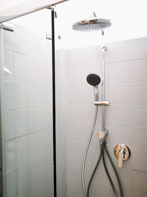 Sunny Flat 50 Meters From The Metro Apartment Milan Exterior photo