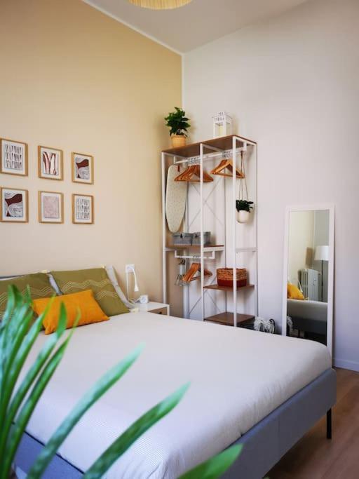 Sunny Flat 50 Meters From The Metro Apartment Milan Exterior photo