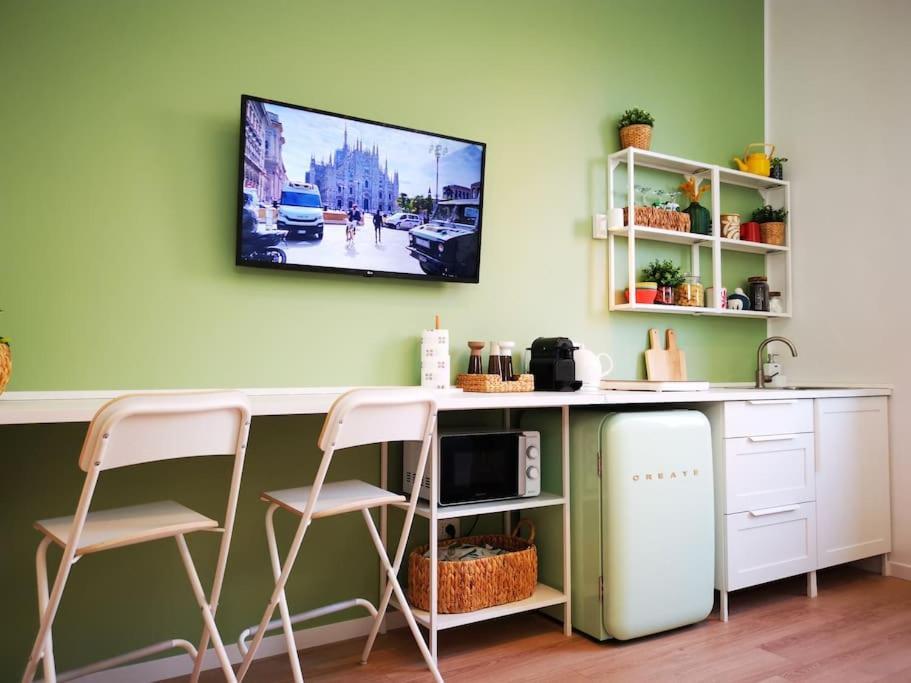 Sunny Flat 50 Meters From The Metro Apartment Milan Exterior photo