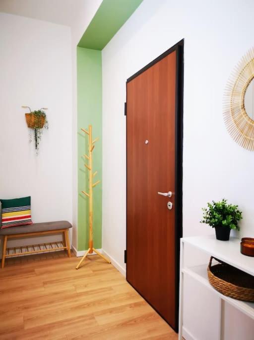 Sunny Flat 50 Meters From The Metro Apartment Milan Exterior photo