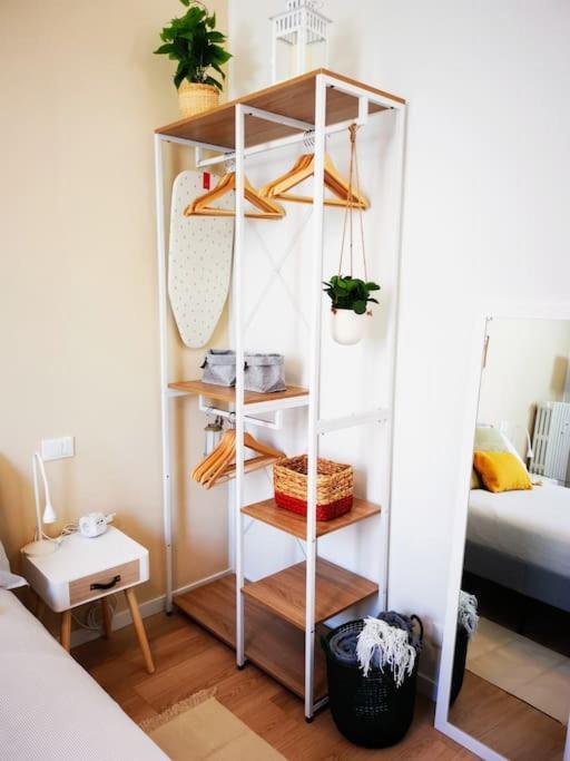 Sunny Flat 50 Meters From The Metro Apartment Milan Exterior photo