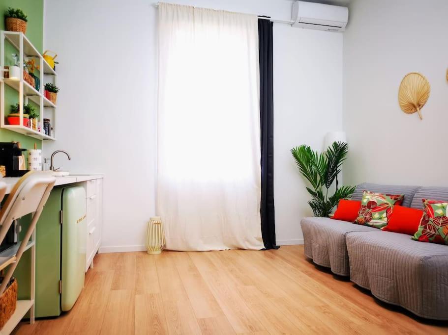 Sunny Flat 50 Meters From The Metro Apartment Milan Exterior photo
